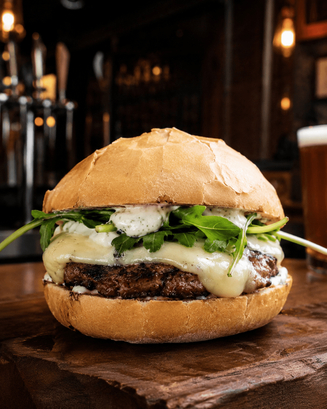 Hambúrguer de cordeiro da BRASSA BREWING